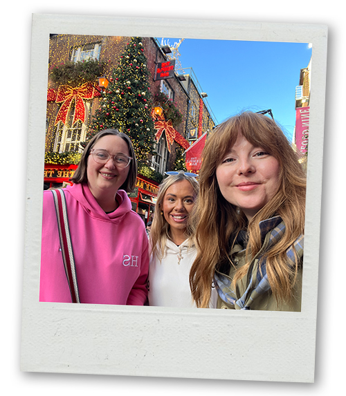 Hannah, Billie and Rebekah posing in front of Temple Bar
