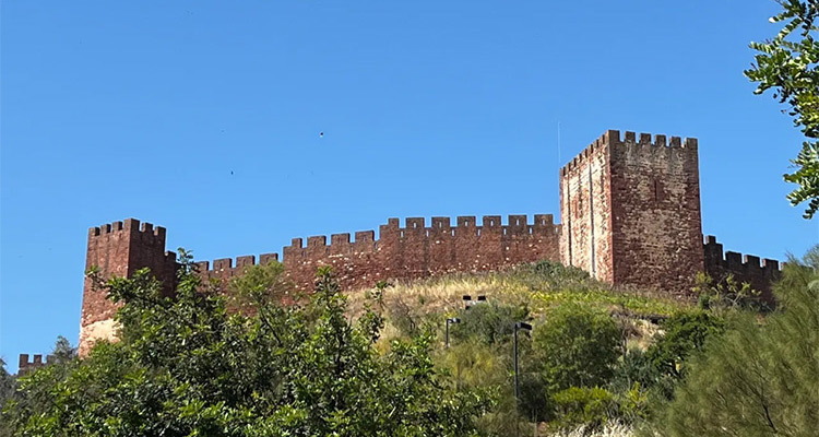 https://media.lastnightoffreedom.co.uk/i/Articles/id_634/84-silves-castle.jpg - Rank #7