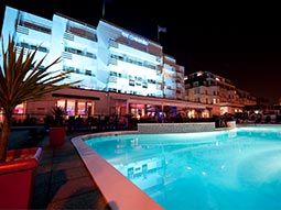 The Cumberland Hotel's outdoor pool illuminated at night