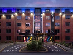 The exterior of Roomzzz Nottingham City Apartments