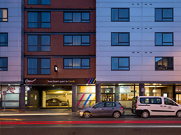 The exterior of Roomzzz Leeds City West