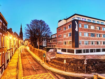 The exterior of Roomzzz Chester City