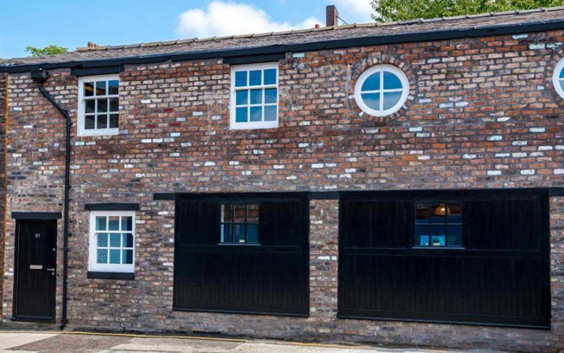 The exterior of Roscoe Carriage House