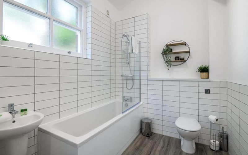 Have a bath to ease your hangover 