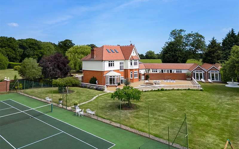  This house will "serve" your every need 