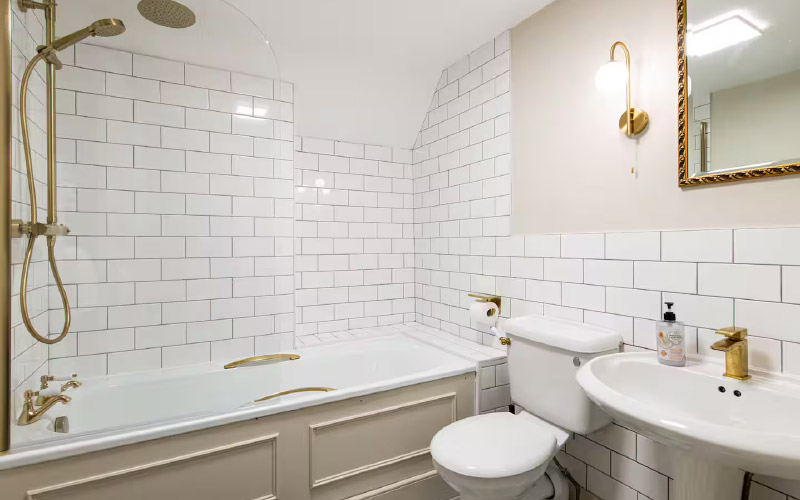 1 of the 4 bathrooms