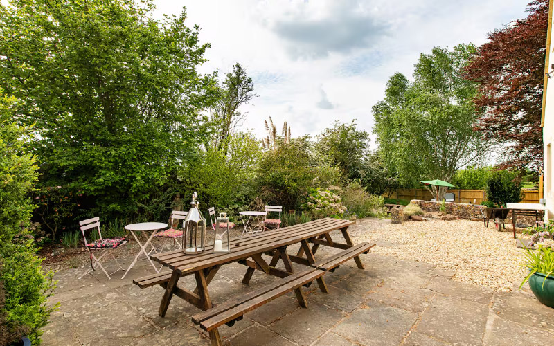 Enjoy meals al fresco 