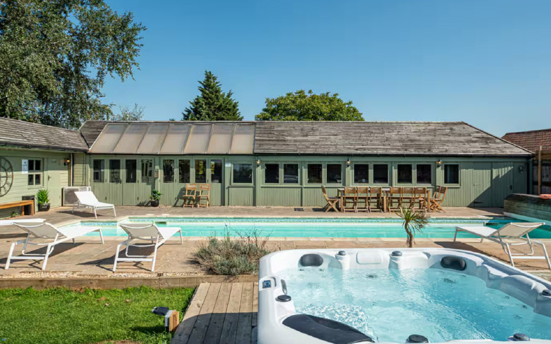 Hot tub available (for an upcharge) 