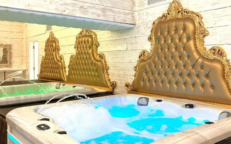 The largest caves suite has two hot tubs 