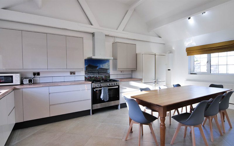 Your fully equipped kitchen with a large oven 