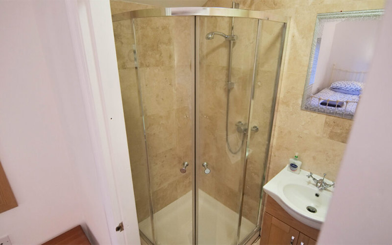 The second shower room 