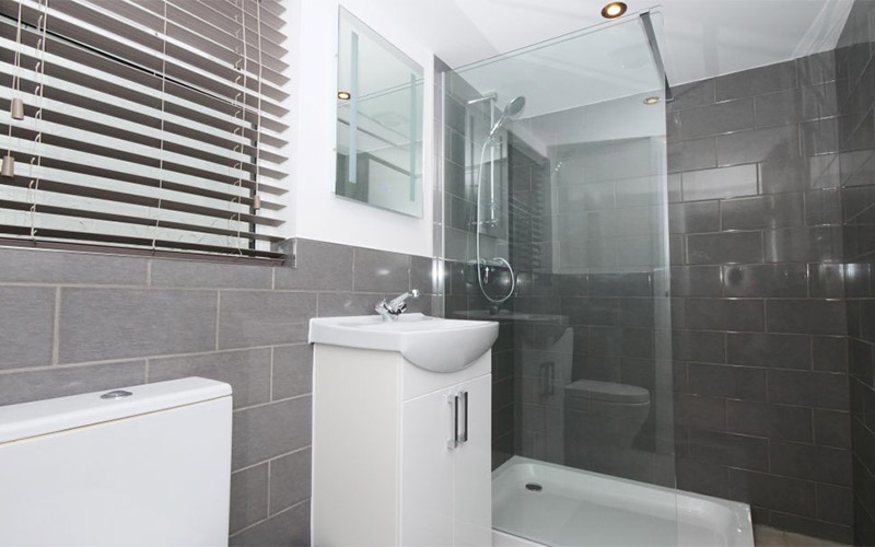 Each of the first floor bedrooms have en-suite shower rooms