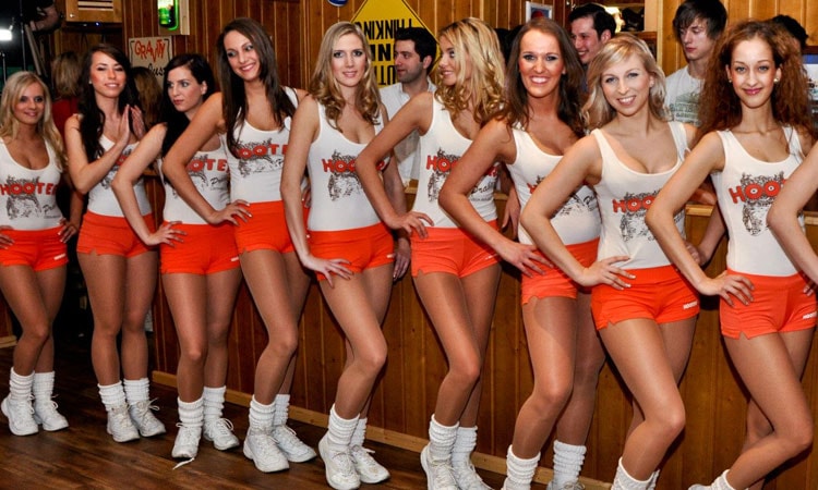 The Hooters girls