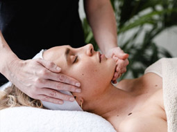 A woman enjoying an express facial with Glo Pamper