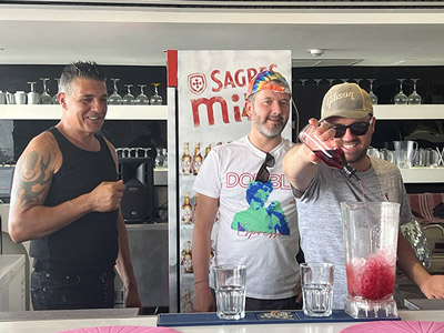 Some of the LNOF team making cocktails at a cocktail workshop in Algarve