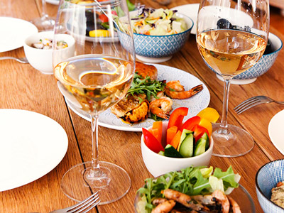 A bowl of spaghetti with tomato and mince on the top