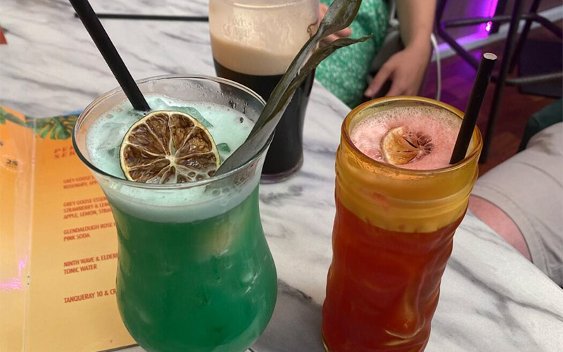 This place is known for tropical drinks 