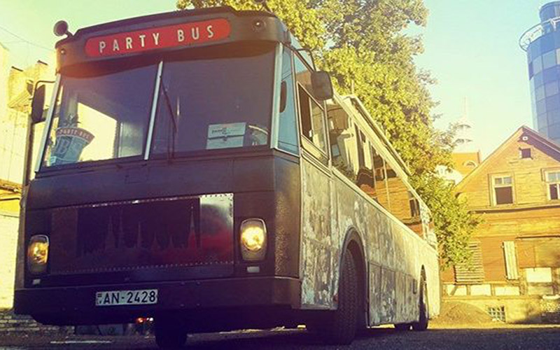 10 bottles of sparkling wine per bus