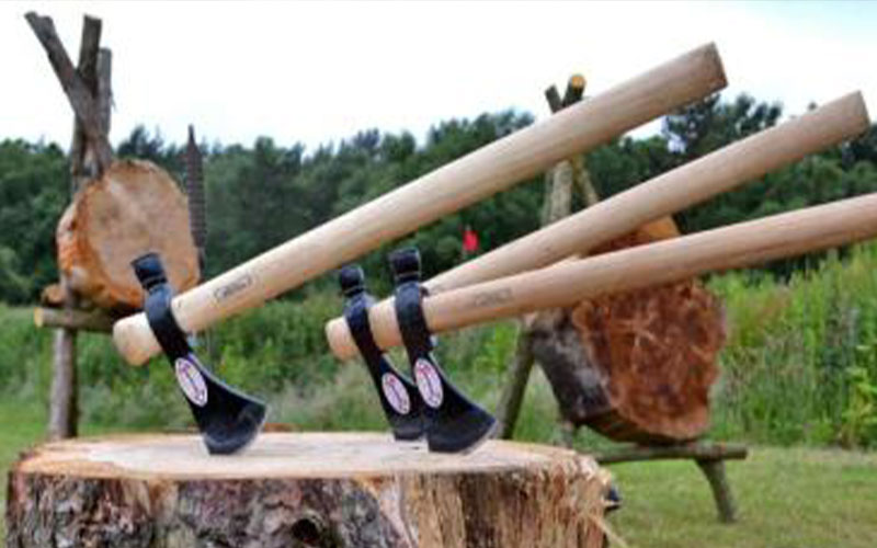 Throw traditional Tomahawk axes 