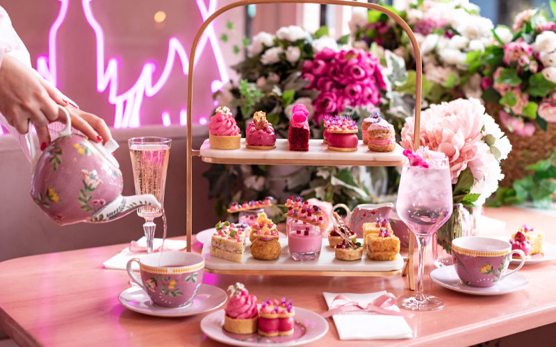 Afternoon tea.... but pink! 