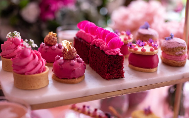 The cakes are pink too 