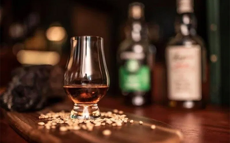 Get to sample 4 different whiskies 