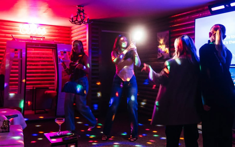Enjoy karaoke entertainment during your bottomless brunch 