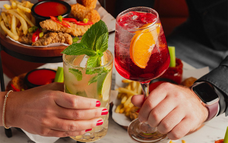 Get 90 minutes of bottomless drinks 