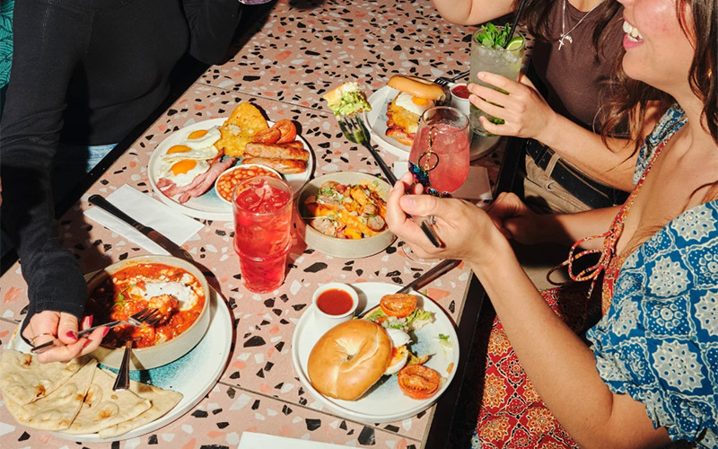 Enjoy a tasty sharing buffet 