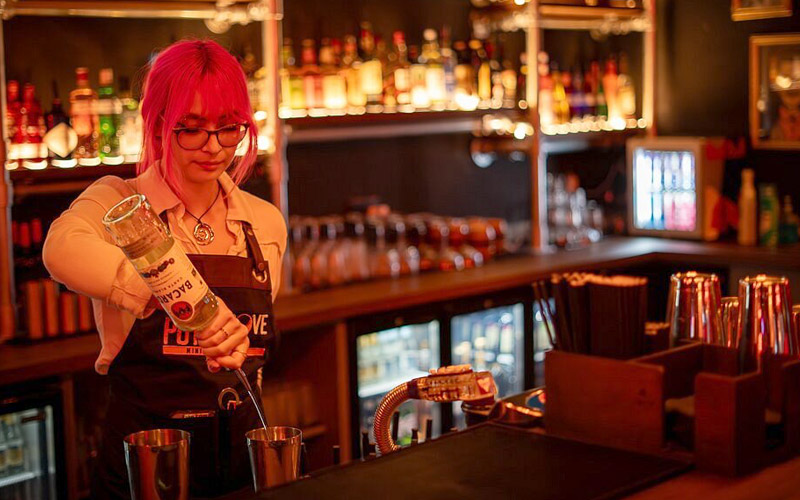 Get 90 minutes of bottomless drinks 