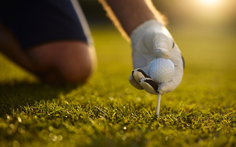 Play golf simulator, darts and pool 