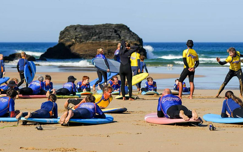 Takes place in an uncrowded beach 