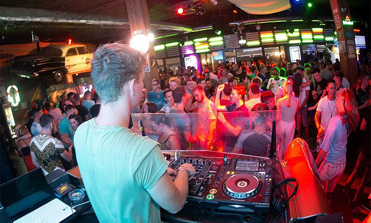 A DJ playing to a crowd at Albufeira 66
