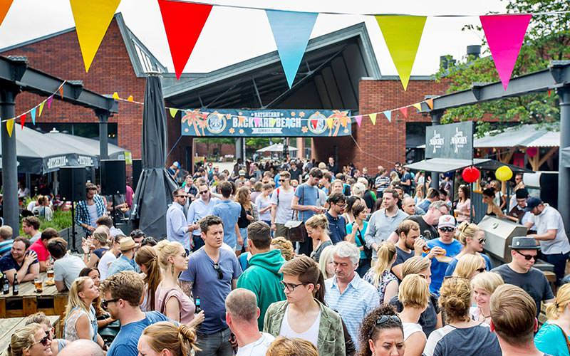 Lots of people in the backyard beach in Hamburg