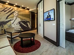 A chair and a table in Comfort Hotel LT - Rock 'N' Roll with a drawing on the wall