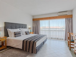 A double room with a large wide window at Luna Hotel da Oura in Algarve