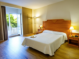 Hotel Monarque El Rodeo