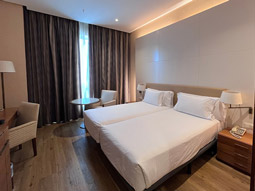 A double bed in a room with bedside storage and a desk area at Hotel Sercotel Sorrolla Palace