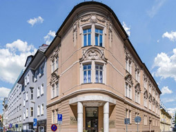 The exterior of Elisabeth Old Town Hotel