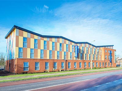 The exterior of Travelodge Oxford Abingdon Road