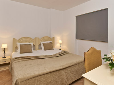 A king bed in a room with a dressing area at Cheerfulway Minichoro Apartments