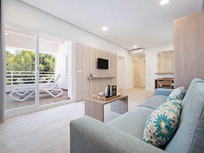 The seating area and lounge in a room at Azuline Palmanova Garden in Magaluf