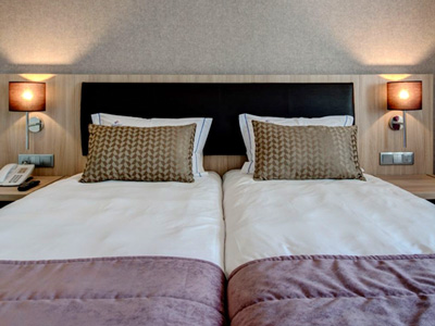 Twin beds in a room in VIP Inn Berna Hotel in Lisbon