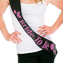 The black sash looks good against a white t shirt