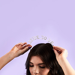 A model wearing the tiara.